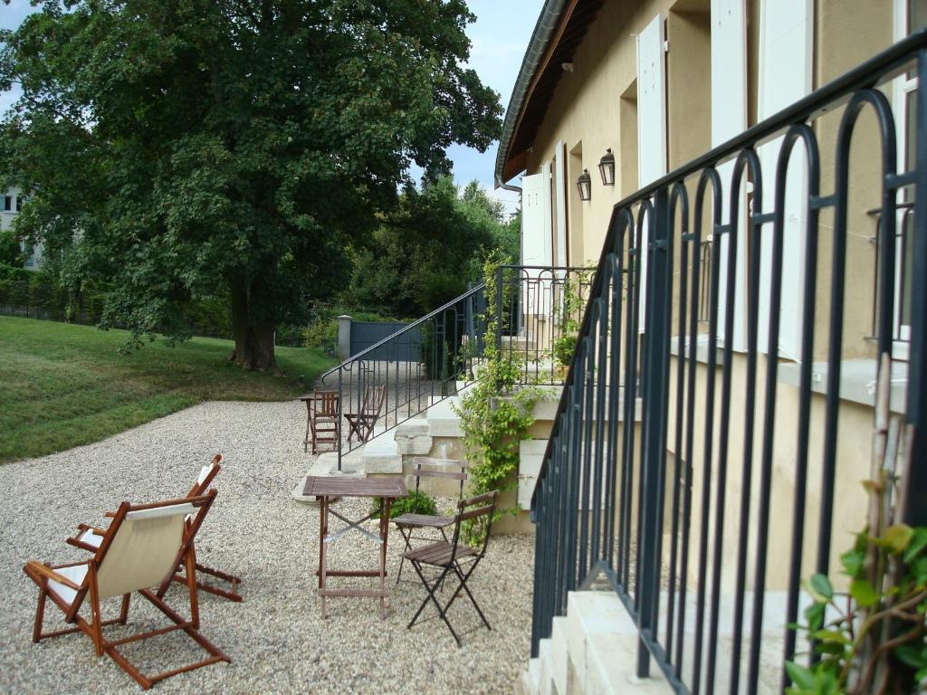 Ferienwohnung Les Communs Du Manoir Écully Exterior foto