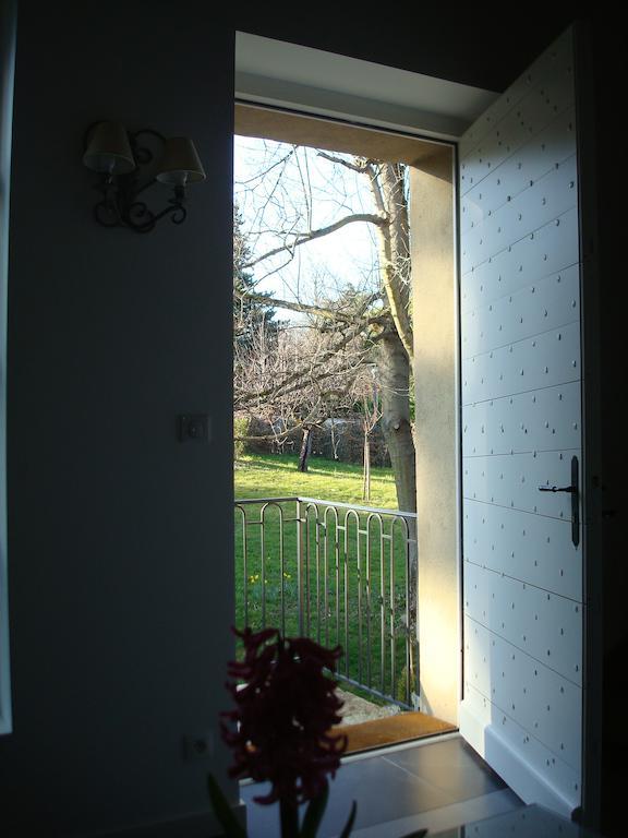Ferienwohnung Les Communs Du Manoir Écully Exterior foto