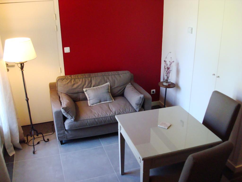 Ferienwohnung Les Communs Du Manoir Écully Exterior foto
